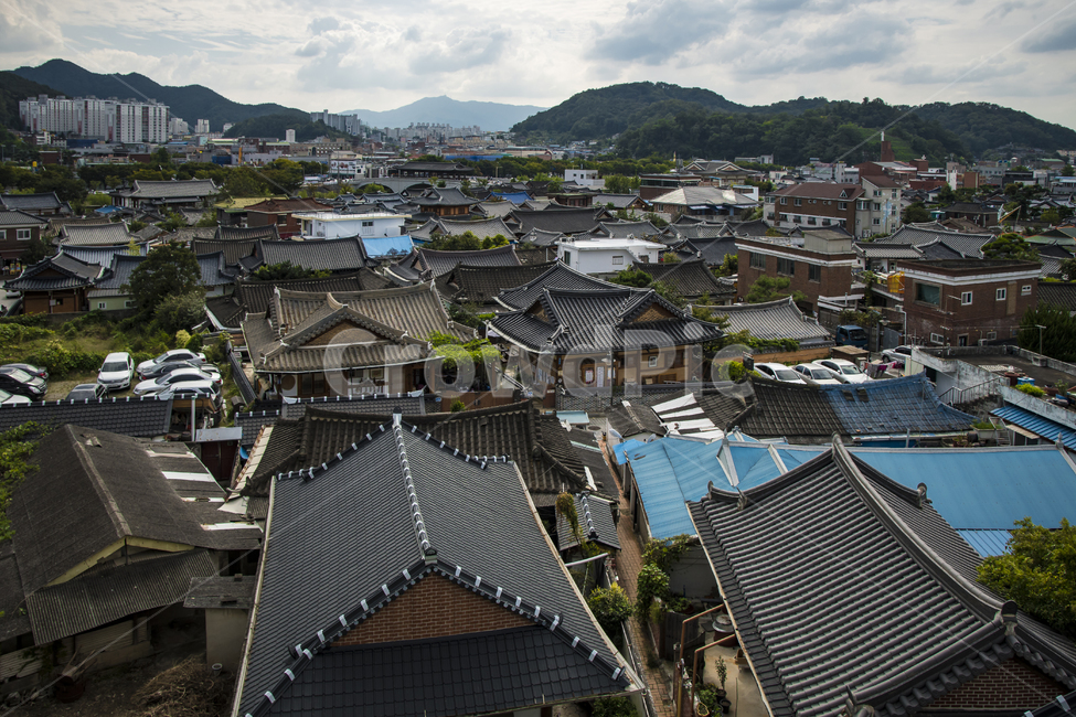 한옥,마을,전주,기와지붕,구름,한국전통,한국문화,korean traditional,korean culture,건축물,건물외관,exterior,building,structure,architecture,construction