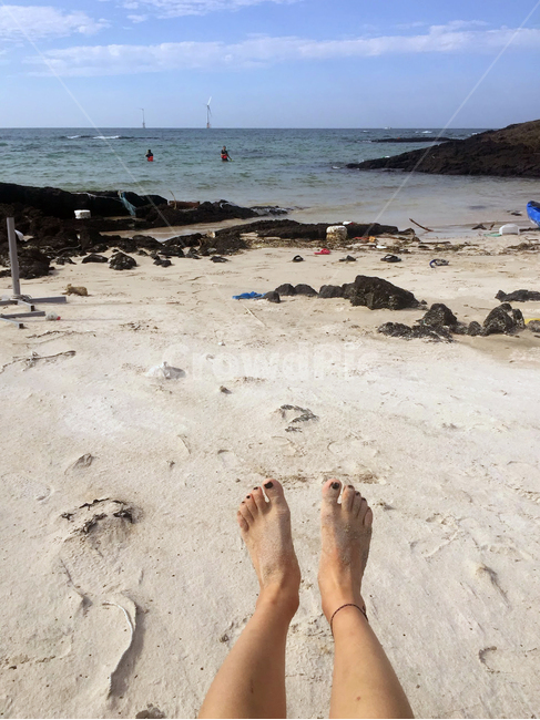 바다,제주,모래사장,해안선,태닝,해변,바다,beach,sea,제주도,jeju,jeju island,사람,인물,인간,human,person,신체일부,몸,body,여행,휴가,traveling,vacation,trip