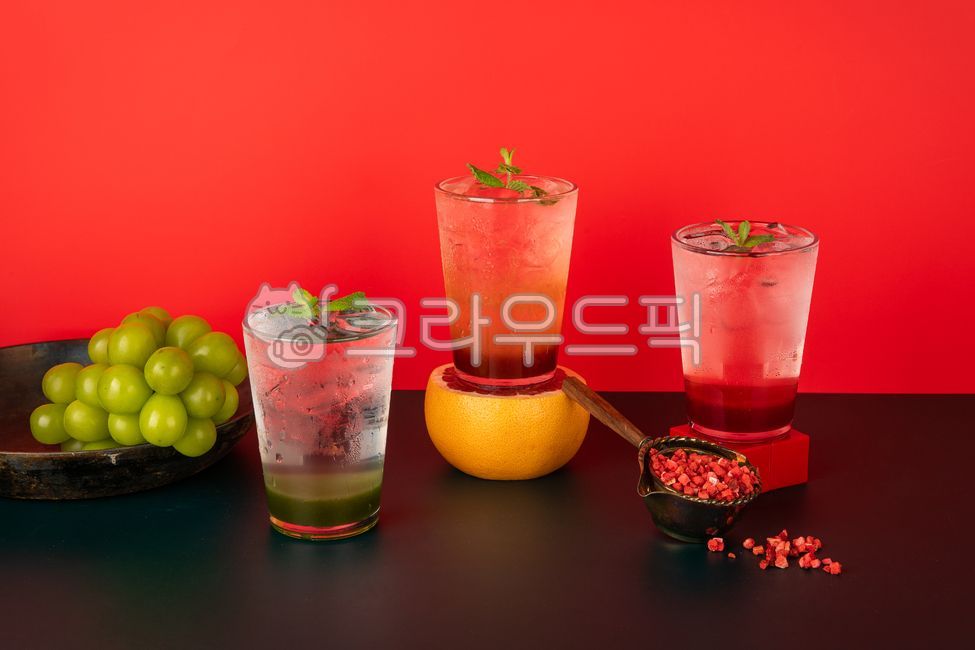 alcohol,Lemon Juice,juice,soda,food,Herb,herbs,Red,mojito,Carbonated Drinks,Orange juice,cocktail,beverage,manufacturing,Strawberry Juice,hand