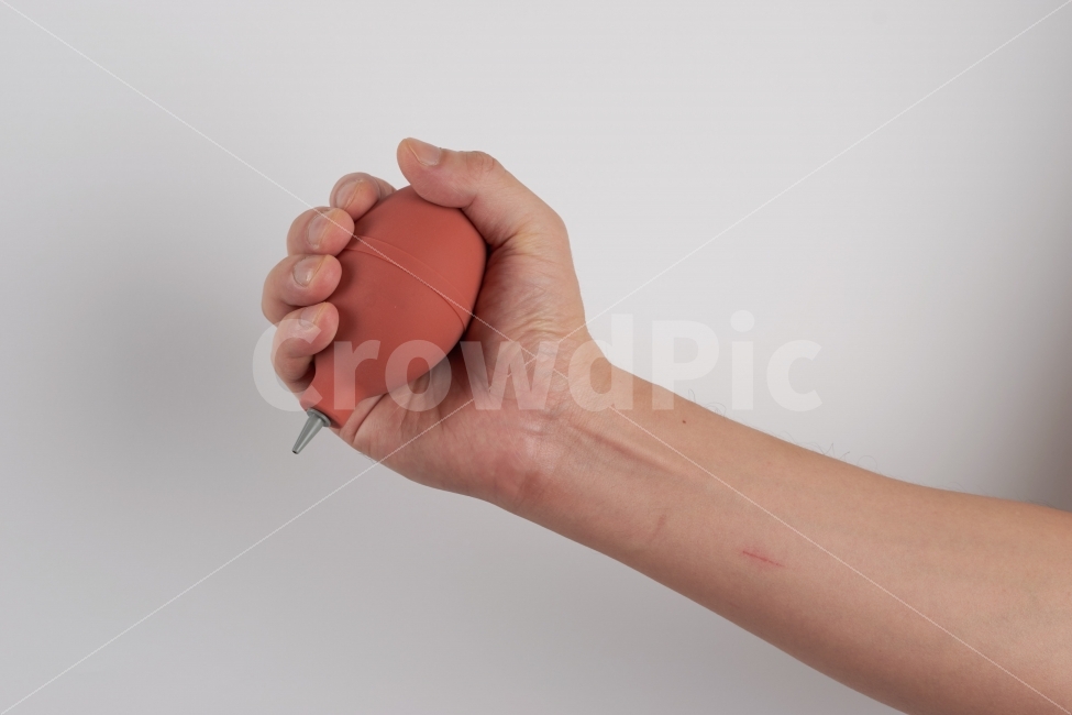 손,남자,포즈,에어브러쉬,청소,오른손,팔,흰색배경,누끼컷,카메라청소,렌즈청소,사람,인물,인간,human,person,신체일부,몸,body,손,제스처,표시,손짓,표현,gesture,hand,sign,expression,사물,물건,오브젝트,thing,object,matter,연출,컨셉,콘셉,direction,concept,누끼,remove background