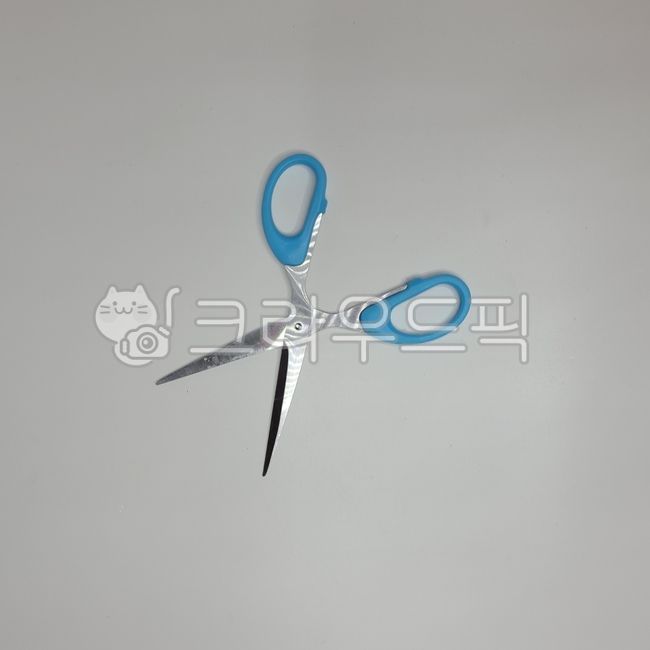 scissors,가위,하늘색가위,학용품,흰배경가위