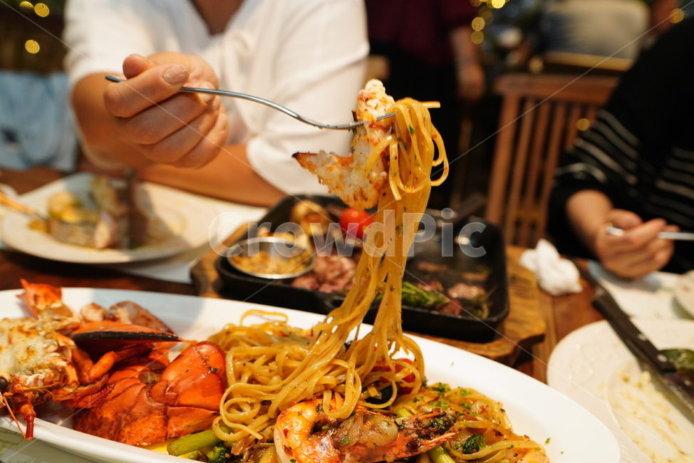 파스타,면요리,요리,양식,먹거리,푸드,외식,식사,food,접시,해물,씨푸드,person,사람,human,인간,음식,식재료,요리,food,cook,meal,dishes,food reserves