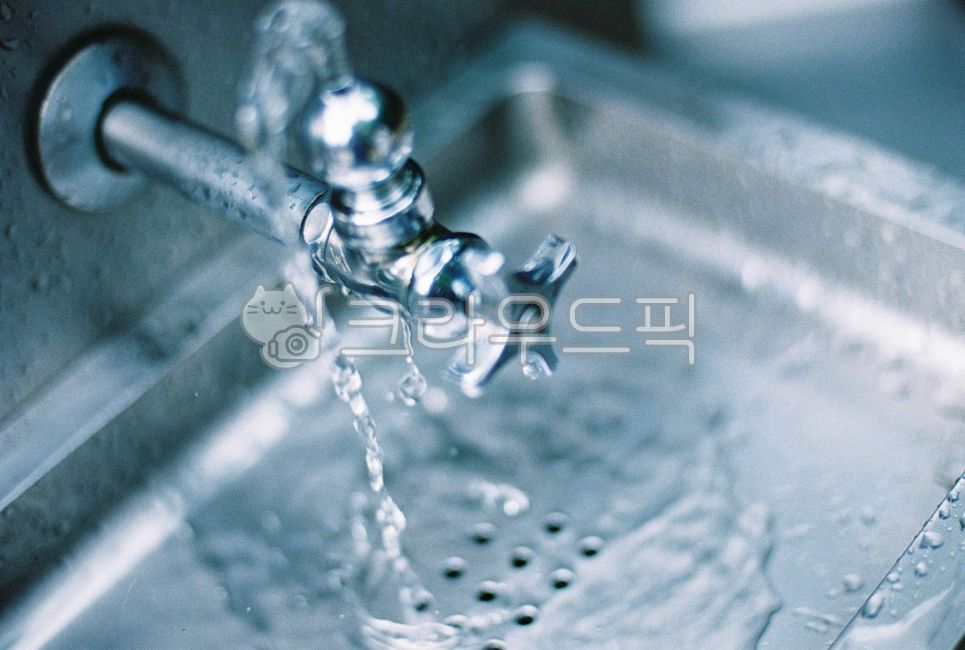 필름,필름카메라,아날로그,물,수도,수도꼭지,여름,물방울,감성,여름,계절,summer,season,감성,sensible,feeling
