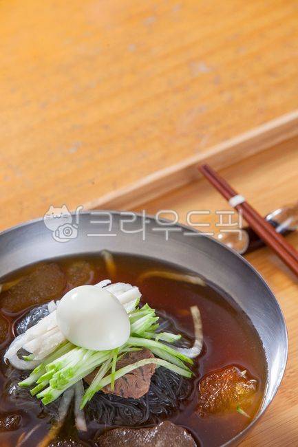 Sokcho Naengmyeon,Hamheung Naengmyeon,Mulnaengmyeon,Naengmyeonsari,Bibim Naengmyeon,Binnaeng,food,Cold noodles,watercress
