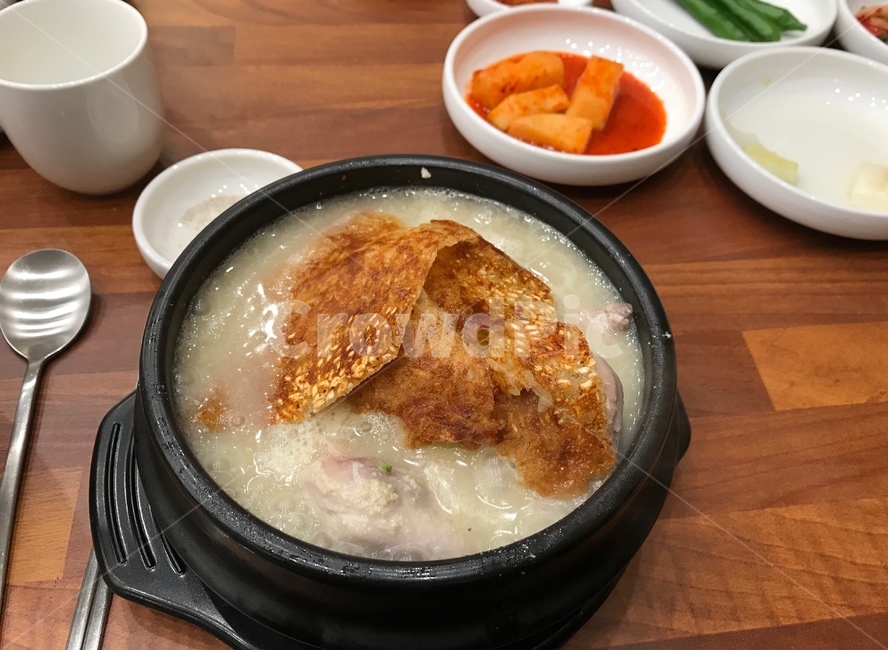 누룽지삼계탕,닭요리,백숙,누룽지요리,보양식,보양요리,음식,식재료,요리,food,cook,meal,dishes,food reserves,한식,한국음식,한국요리,korean food,korean dishes,korean meal,korean cook