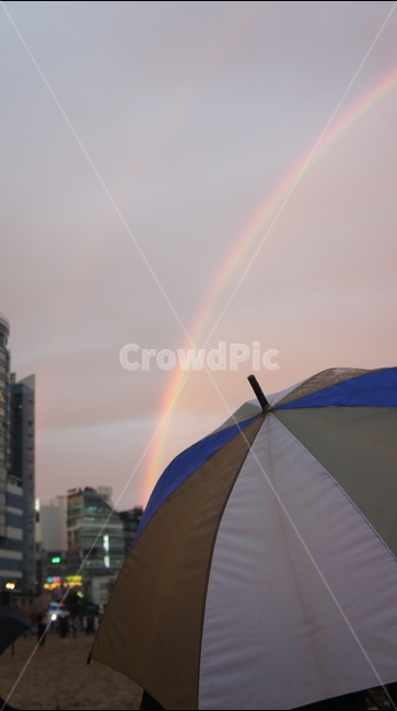 노을,쌍무지개,우산,해변가,비온후,aftersunset,pairrainbow,umbrella,beach,rain