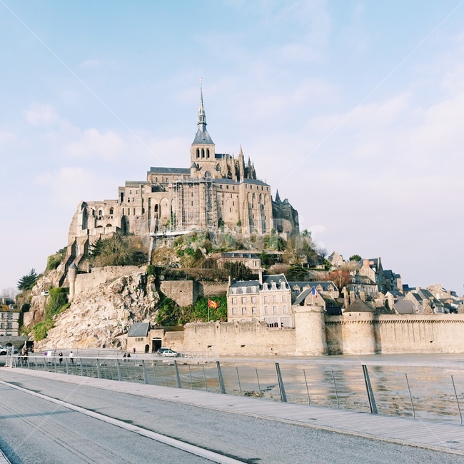 building,architecture,건축물,성,castle,몽쉘미쉘,해외,외국,세계,foreign,oversea,world,세계랜드마크,해외랜드마크,외국랜드마크,world landmark,world tourist attraction,건물,spire,첨탑,steeple,뾰족한 탑,tower,탑,town,도시,city,시티,metropolis,중심지,urban,어반