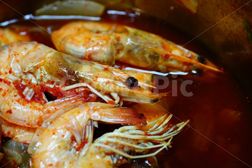 새우,shrimp,사물,오브젝트,object,food,seafood,과실,meal,dish,dishes,요리,레시피,쿡,cook,식사,dinner,디저트,dessert,싱싱,신선,맛,맛있다,맛집,요리사,주방,부엌,해물,수산물,물고기,건강,주방용품,부엌용품,반찬,음식,안주,술안주,식품,연출,연출사진,맛있는,진수성찬,산해진미,싱싱하다,신선하다,보글보글,부글부글,끓다,끓이다,익히다,삶다,조리,조리하다,냄비,얼큰한,얼큰하다,매운,매운맛,고추,고춧가루,양념,새우탕,찌개,국물,eat,recipe,음식,식재료,요리,food,cook,meal,dishes,food reserves,수산물,해산물,fishery products,seafood