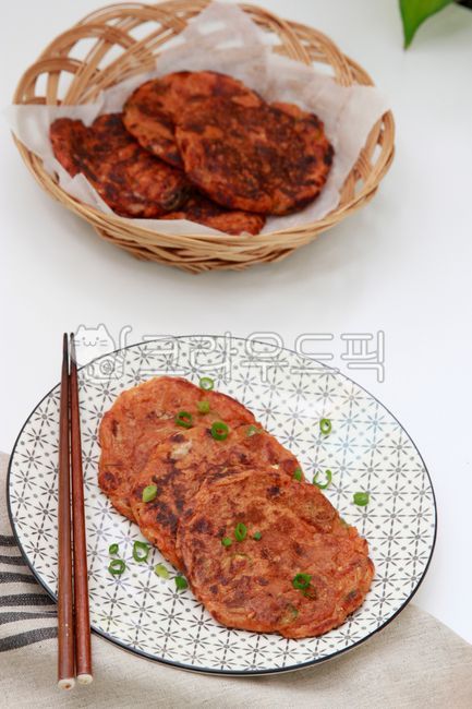 김치전,부침개,한국음식,koreafood,한식,김치부침개,음식,food,음식,식재료,요리,food,cook,meal,dishes,food reserves,한식,한국음식,한국요리,korean food,korean dishes,korean meal,korean cook