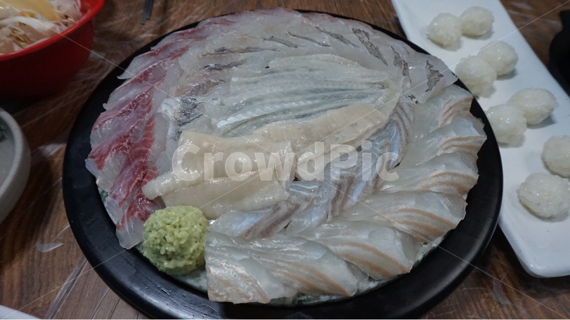 회,광어회,우럭,도다리,상차림,단백질,건강,다이어트,활어,물고기,fish,슬라이스,자르다,차리다,셋팅,set,정갈한,정리된,먹는,질감,투명,생선회,생선,바다,바닷가,먹다,스시,맛집,광어,맛있다,맛있는,cook,meal,dishes,수산물,해산물,fisheryproducts,seafood,날것,생것,싱싱한,신선한,참치,와사비,요리,모듬회,회모듬,음식,food,식재료,음식,식재료,요리,food,cook,meal,dishes,food reserves,수산물,해산물,fishery products,seafood