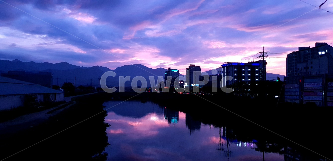 하늘,황혼,일몰,자연,강,아름다움,건물,날씨,산,도시,풍경,city,landscape,nature,outdoors,옥외,sky,dusk,sunset,red sky,붉은 하늘,dawn,새벽