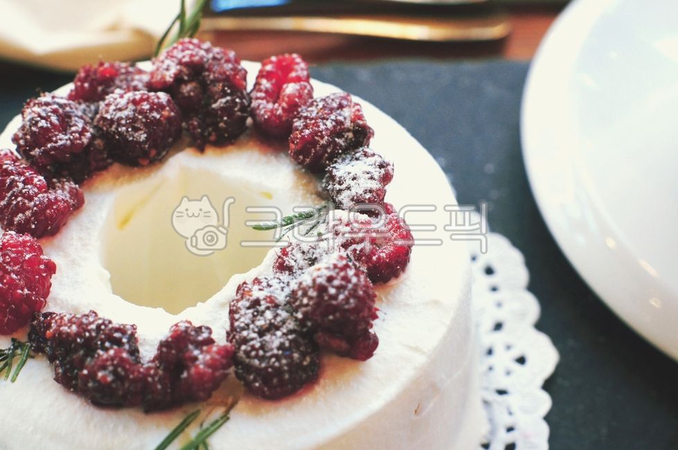 chiffon cake,freshcreamcake,donut cake,cakedecorating,cafe,birthday cake,dessert,Cafe Menu,raspberrycake,donutcake,cake decoration,cakedecoration,Raspberry Cake,creamcake,raspberrywhippedcreamcake,cafemenu,Raspberry whipped cream cake