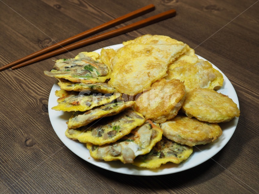 한국음식,전,모듬전,동태전,식품,한식,한국문화,한국,배경,음식문화,웰빙,문화,아시아,아시아음식,접시,전통,설날,추석,음식,추석음식,설날음식,명절,명절음식,koreanfood,korea,koreanculture,food,background,foodculture,wellbeing,culture,asia,asianfood,dish,tradition,dongtaejeon,음식,식재료,요리,food,cook,meal,dishes,food reserves,한식,한국음식,한국요리,korean food,korean dishes,korean meal,korean cook