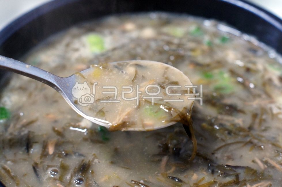 몸국,momguk,gulfweedsoup,koreancuisine,한정식,제주향토음식,jejufood,jejutraditionalfood,모자반국밥,sargassumfulvellum,음식,food,요리,플레이팅,foodpresentation,plating