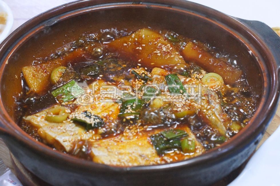 갈치조림,galchijorim,braisedcutlassfish,stewedjejubeltfish,太刀魚の煮付け,カルチジョリム,생선요리,seafood,fish,fishdishes,fishcuisin,제주갈치조림,한국음식,localfood,향토음식,제주향토음식,jejulocalfood,음식,food,kfood,요리,플레이팅,foodpresentation,plating