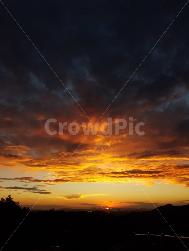 일몰,석양,구름,서울의하늘,풍경,자연,풍경,nature,landscape,outdoors,옥외,dusk,황혼,dawn,새벽,red sky,붉은 하늘,sky,하늘,sunset