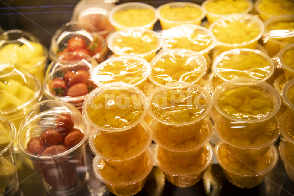 컵과일,과일,포장,망고,토마토,파인애플,비닐,일회용,간편,후식,다이어트,1회용,식사,맛있는,달콤한,칼로리,조각,밀봉,판매,매장,진열,전시,먹음직,음식,컵,음식,식재료,요리,food,cook,meal,dishes,food reserves,과일,열매,fruit