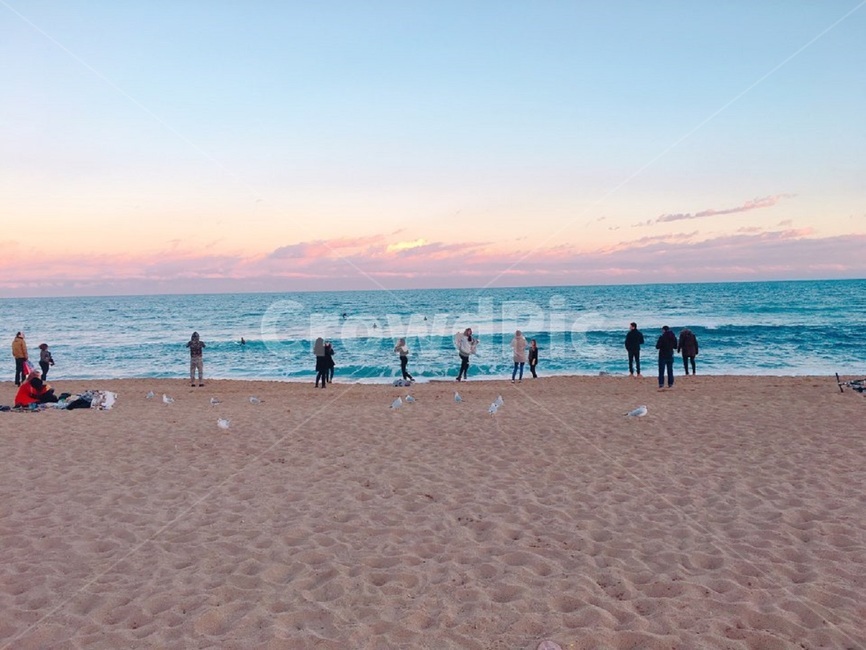 바르셀로나,해변,스페인,bercelonabeach,일몰,sunset,beforesunset,비포선셋,겨울바다,어스름,황혼,breathtaking,splendid,여유로운,즐거운,행복한,happy,peaceful,해변,바다,beach,sea,사람들,대중,군중,other people,crowd