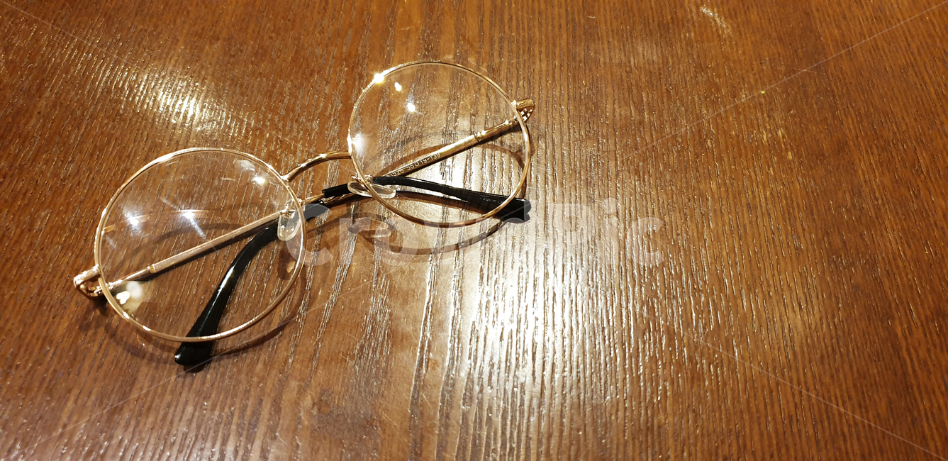 glasses,fashion style,thing,table,object