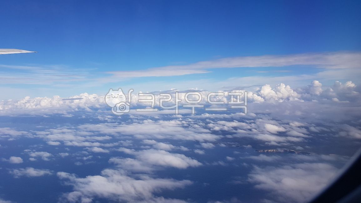 하늘,구름,바다,비행기창밖,구름위,푸른하늘,sky,bluesky,cloud,창공,하늘구름,azuresky