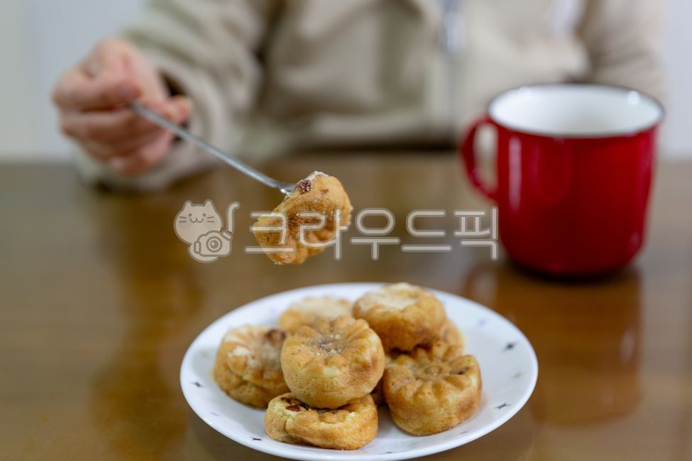 Chrysanthemum Bread,winter snack,bread,snack,winter,food,market,dessert,street food,flour,full bread,Street,snack cart,alley,cup
