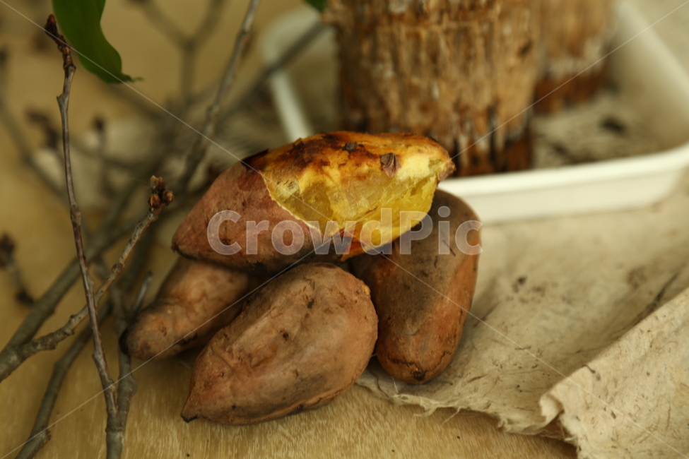 고구마,군구고마,구황작물,음식,식품,간식,호박고구마,밤고구마,달콤,sweetpotatoes,gourd,gourdcrop,food,snacks,sweet,겨울,계절,winter,season,음식,식재료,요리,food,cook,meal,dishes,food reserves