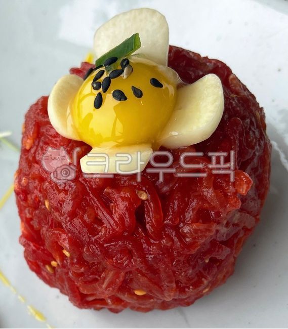 raw garlic,egg,black sesame seeds,raw meat,beef,cow,episode,raw food,Hanjeongsik,Korean food,ingredients,cooking,special part,koreanfood,garlic,raw egg,Korean cuisine,cook,egg yolk,Korean,food,meal,dish,meat,animated,mukbang,fresh