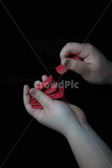 화투,화투패,고스톱,한국전통,도박,게임,놀이,손가락,손동작,패섞기,섯다,하나후다,화투장,사람,인물,인간,human,person,신체일부,몸,body,게임,오락,놀이,game,play