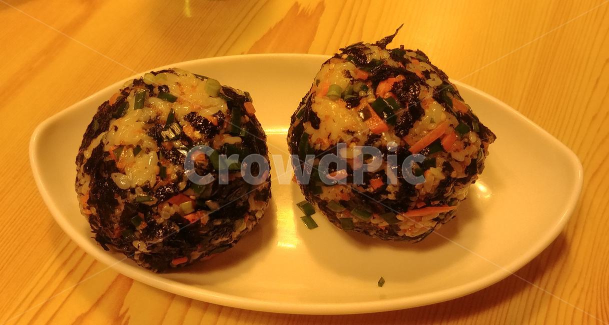 주먹밥,밥,간편식,음식,한끼,음식,식재료,요리,food,cook,meal,dishes,food reserves