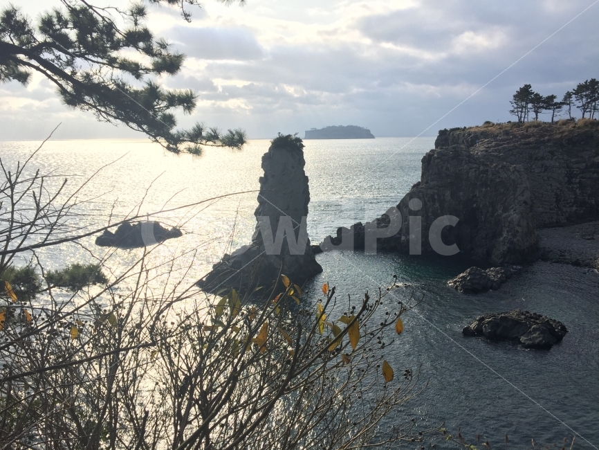 아침하늘,하늘,필름카메라,한국,노을,서울,Seoul,cloud,morning,Korea,제주,제주도,jejuisland,풍경,겨울,sea,바다,자연,풍경,nature,landscape,outdoors,옥외,cliff,낭떠러지,promontory,곶