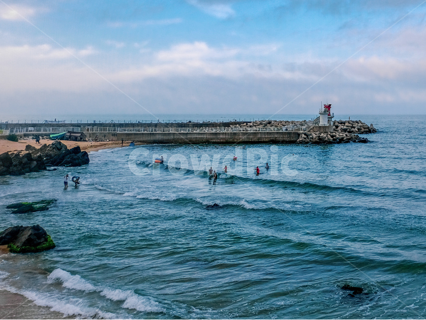 동해,묵호항,바다,방파제,등대,구름,여름,sea,강원도,하늘,여름,계절,summer,season,자연,풍경,nature,landscape,등대,lighthouse,사람들,대중,군중,other people,crowd,water,물,ocean,대양,outdoors,옥외