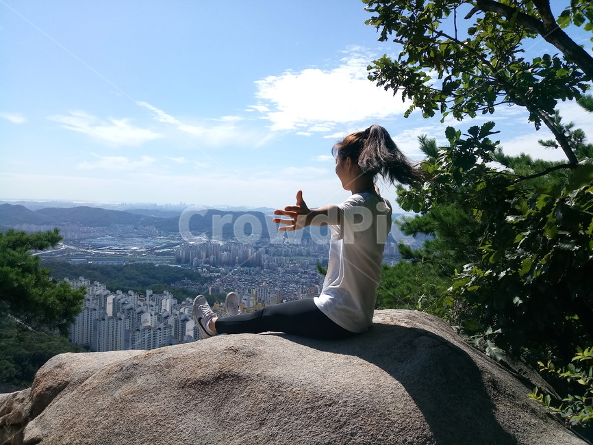 자연,사람,여성,바위,등산,정상,나무,아파트,구름