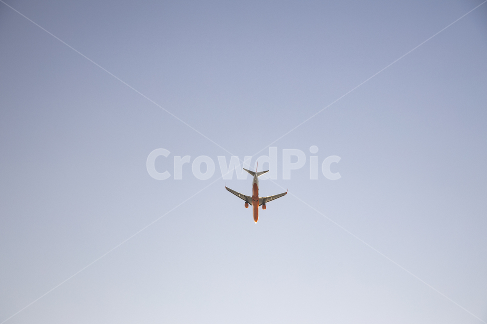 sky,blue sky,I am,takeoff,tail,aircraft,Overseas,industry,tour,fly,Flying,passenger,engine,turning,background,airplane,flying,airliner,jet,wing,travel,operation,traffic