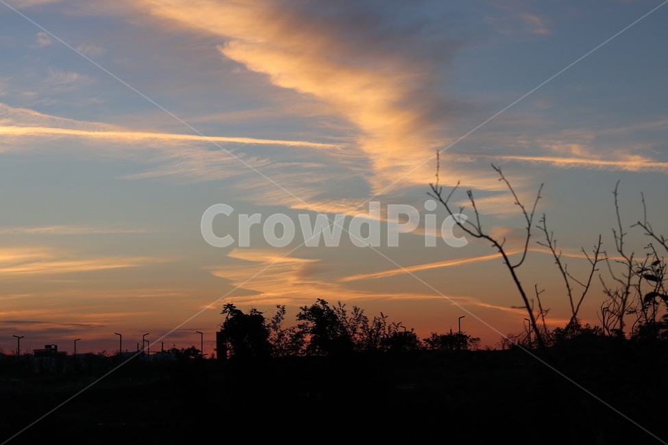 일출,아침,해,빛,맑음,구름,자연,풍경,nature,landscape,실루엣,그림자,silhouette,shadow,outdoors,옥외,sky,하늘,dawn,새벽,red sky,붉은 하늘,dusk,황혼,sunset,일몰