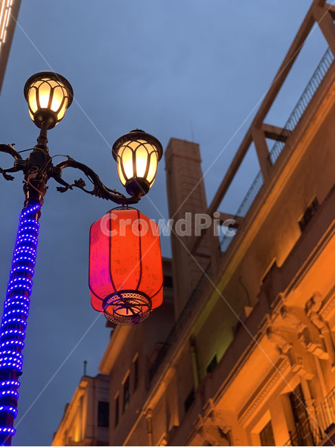 중국,상해,상하이,난징동루,홍등,가로등,건물,china,shanghai,nanjingeastroad,redlight,redlantern,light,lantern,streetlamp,streetlight,streetlantern,structure,architecture,building,빌딩