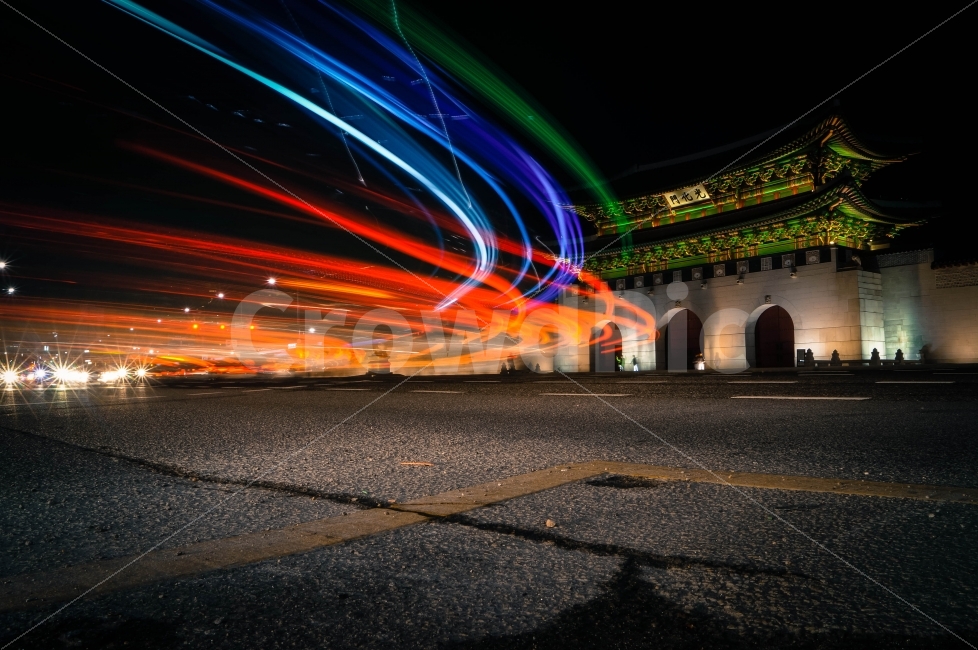 광화문,빛,야경,시간,한옥,교통,교통수단,traffic,transportation,야경,밤,풍경,nightscape,night,landscape,랜드마크,landmark,tourist attraction,한국전통,한국문화,korean traditional,korean culture,asphalt,아스팔트