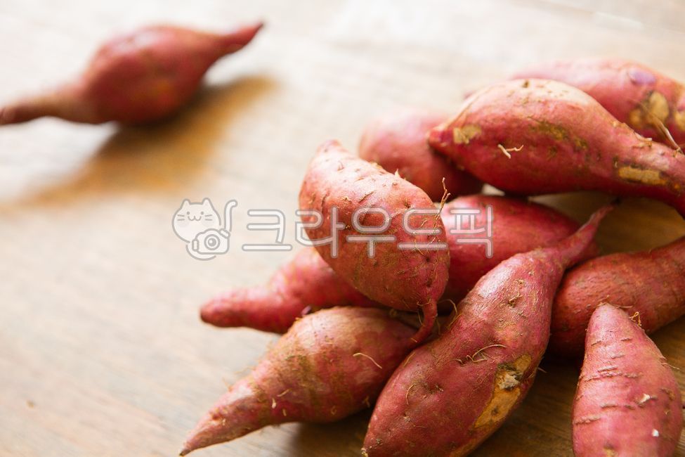 chestnut sweet potato,sweet potato,Fresh sweet potatoes,Pumpkin Sweet Potato,vegetable,food,seasonal food,fall food ingredients,Roasted Sweet Potato,Beni Haruka,autumn,diet food,Seasonal ingredients