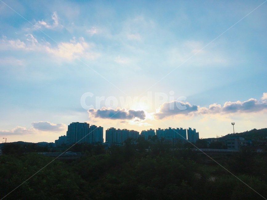 하늘,구름,노을,아파트,햇빛,도시,풍경,city,landscape,nature,자연,outdoors,옥외,flare,플레어,light,빛