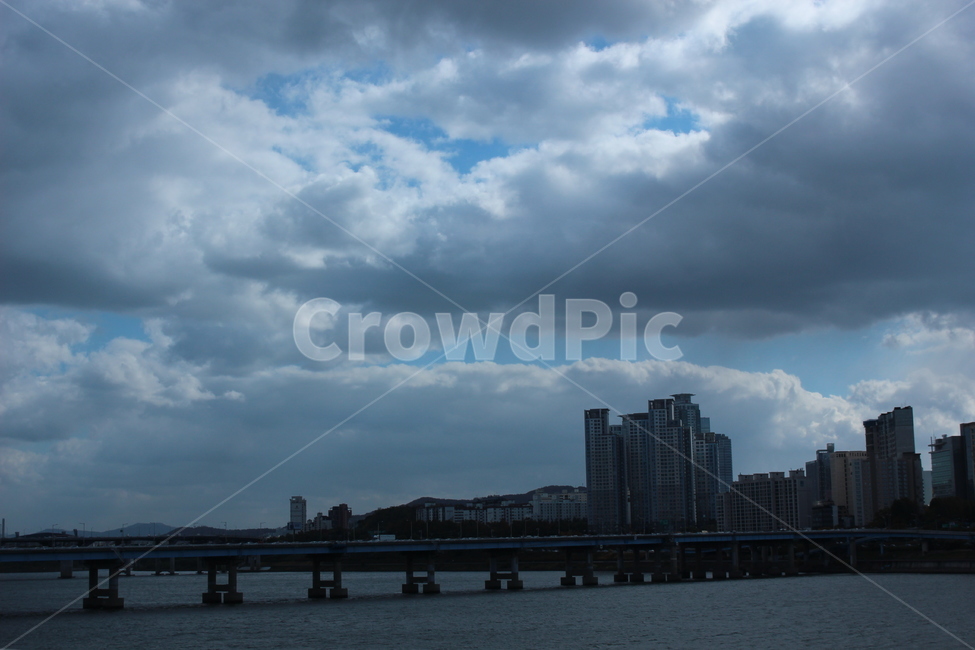 어둠,하늘,건물,쓸쓸,칙칙컴컴,저주,비,흐림,도시,풍경,city,landscape,한국도시풍경,한국도시경관,korea cityscape,weather,날씨,nature,자연,cumulus,적운,outdoors,옥외,sky,cloud,구름