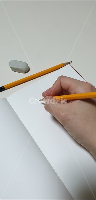필기,필기하는,손,연필,필기구,심플한,종이,공책,학용품,문구류,사무용품,school supplies,stationery,office supplies