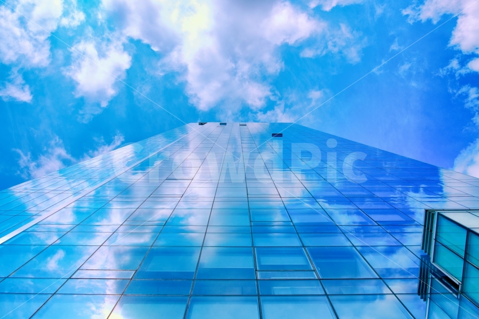 건물,유리,하늘,파랑,구름,반사,여름,도시,풍경,city,landscape,건축물,건물외관,exterior,building,structure,architecture,construction,비즈니스,사업,business,service,work,금융,돈,finance,banking,money,office building,사무실 건물,high rise,고층 건물,town,시티,urban,어반