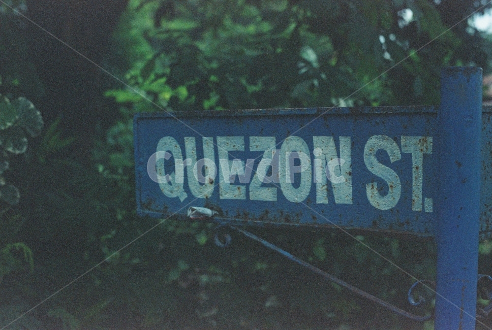 필름사진,filmphotography,표지판,퀘존스트릿,quezonstreet,필리핀,유통기한지난필름,감성,sensible,feeling,빈티지사진,빈티지느낌,빈티지감성,vintage,사물,물건,오브젝트,thing,object,matter