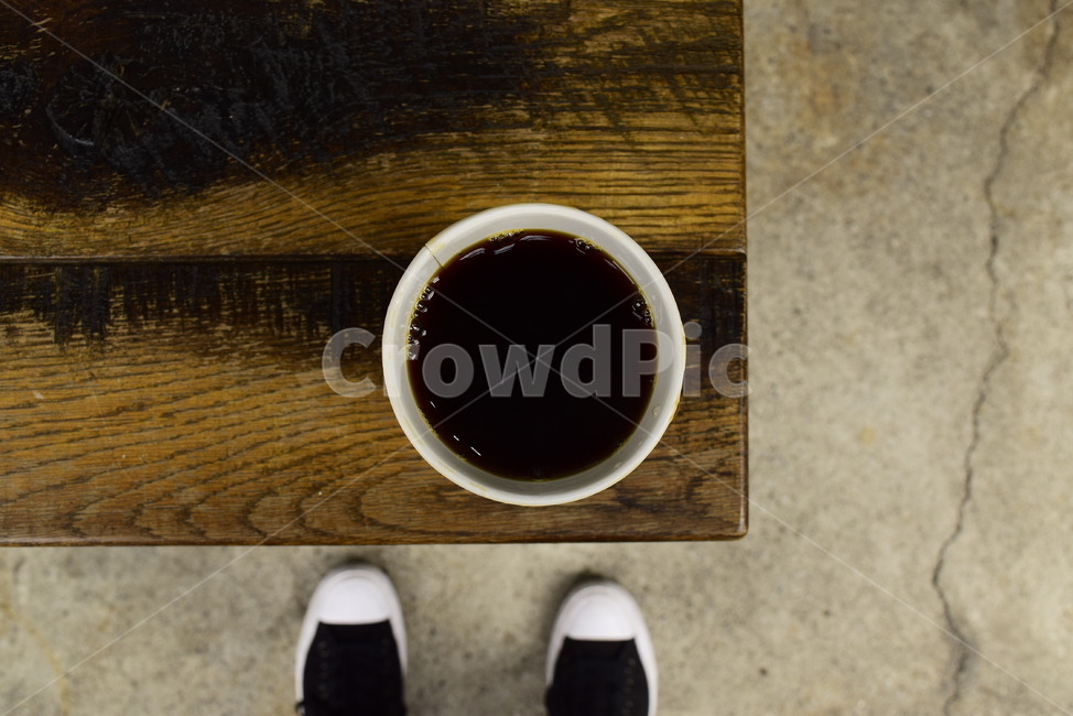 커피,신발,빈티지,아메리카노,카페,나무테이블,나무,vintage,커피,카페,coffee,cafe