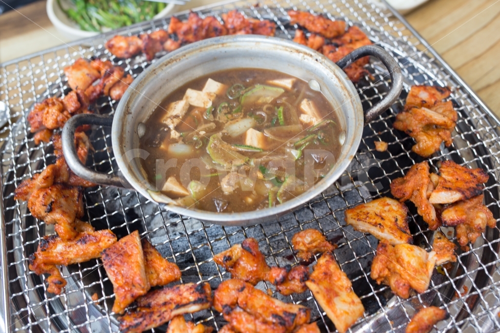 닭고기,닭갈비,숯불닭갈비,양은냄비,된장찌개,한국음식,육류,고기,요리,음식,식재료,요리,food,cook,meal,dishes,food reserves,육류,고기,meat,한식,한국음식,한국요리,korean food,korean dishes,korean meal,korean cook