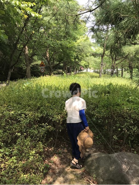 할머니,시골,노인,자연,뒷모습,사람,인물,사람,인물,인간,human,person,노인,어르신,old man, senior citizen