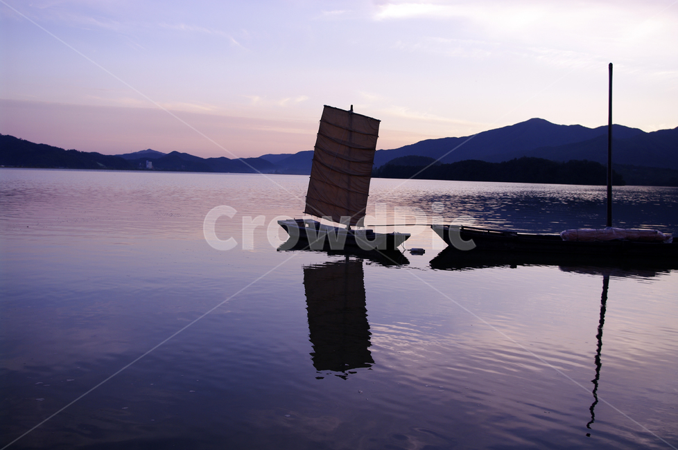 강,하늘,구름,풍경,나룻배,배,노을,sunset,color,자연,풍경,nature,landscape,한국자연풍경,한국자연경관,korea nature landscape,한국전통,한국문화,korean traditional,korean culture,실루엣,그림자,silhouette,shadow,교통,교통수단,traffic,transportation,vehicle,차량,watercraft,선박