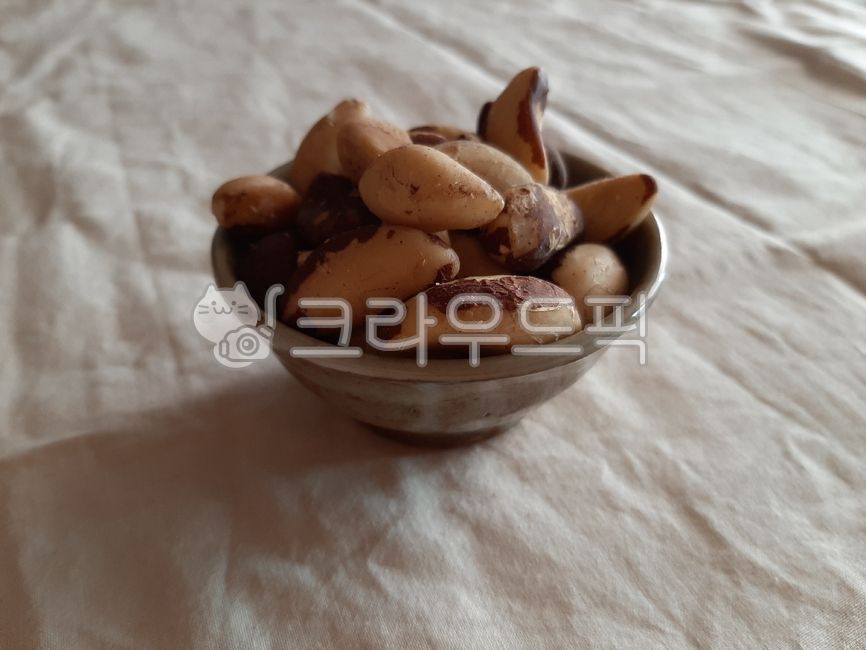 brazil nuts,nuts,plate,nut,bowl,food