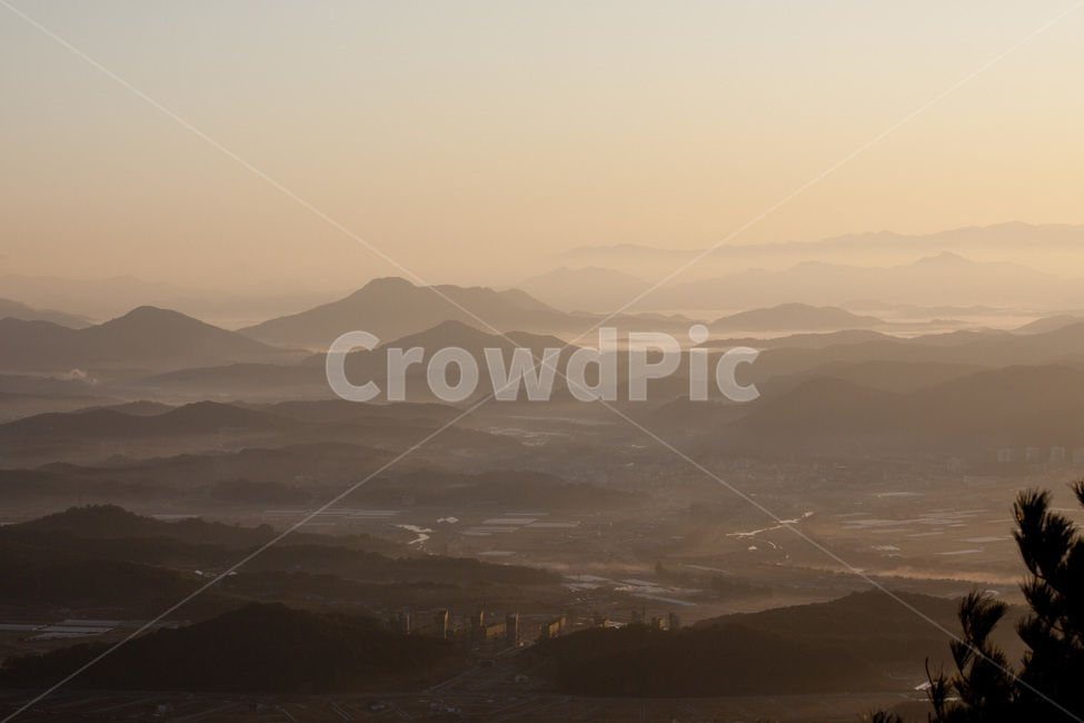 landscape,경치,nature,자연,outdoors,옥외,scenery,풍경,aerialview,조감도,flare,플레어,light,빛,새벽,산,농촌,안개,구름,자연,풍경,nature,landscape