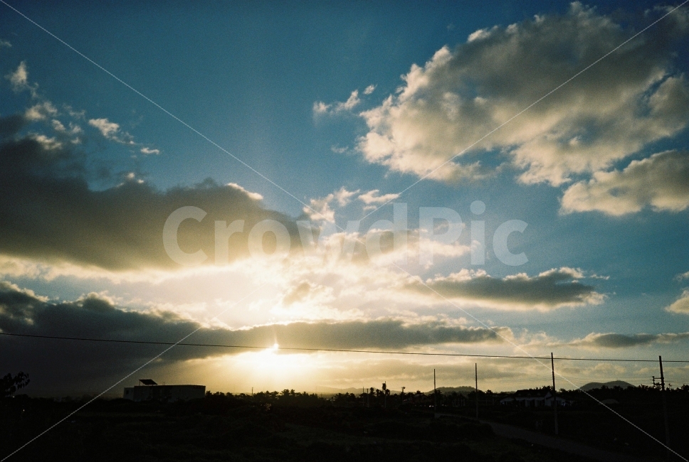 하늘,일출,태양,아침,구름,풍경,sky,sunrise,sun,sunny,morning,cloud,landscape,filmphotography,감성,자연,풍경,nature,landscape,감성,sensible,feeling