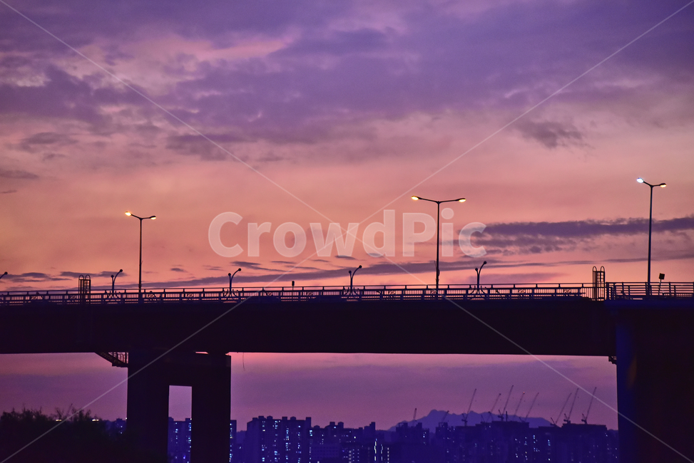 노을,석양,대교,한강,강물,sunset,해질무렵,저녁노을,풍경,bridge,background,배경,바탕,백그라운드,분홍색,핑크색,pink,색감,감성,분위기,feeling,다리,building,건물,water,물,waterfront,워터프론트,도로,가로등,불빛,보라색하늘,퍼플,purple,건축물,건물외관,exterior,building,structure,architecture,construction